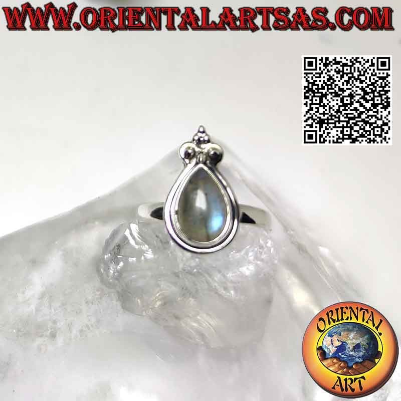 Anello in argento con labradorite a goccia cabochon, bordo liscio e giglio a corona