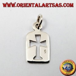 sculpté pendentif croix dans une plaque d'argent
