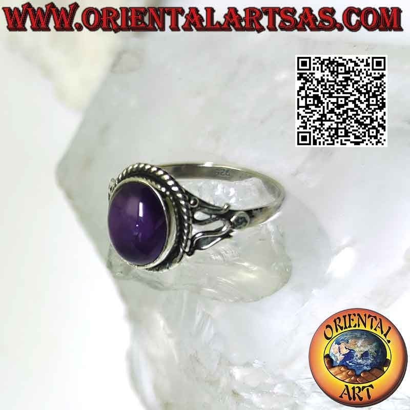 Silberring mit ovalem Cabochon-Amethyst und Serpentin an den Seiten