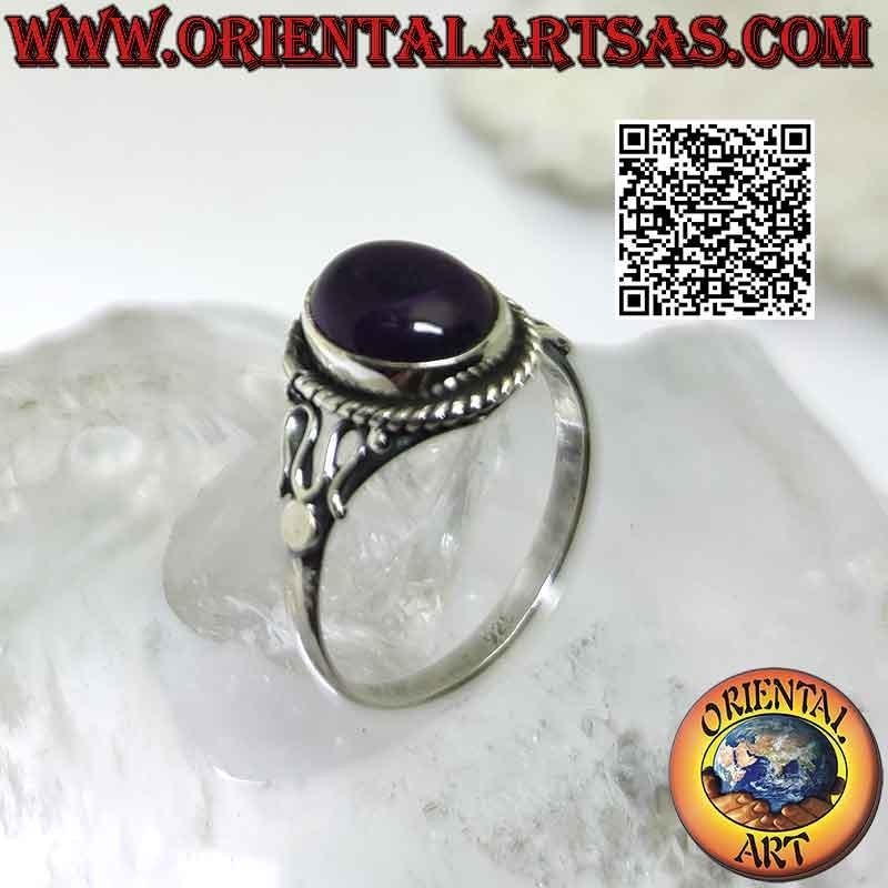 Bague en argent avec cabochon ovale améthyste et serpentine sur les côtés