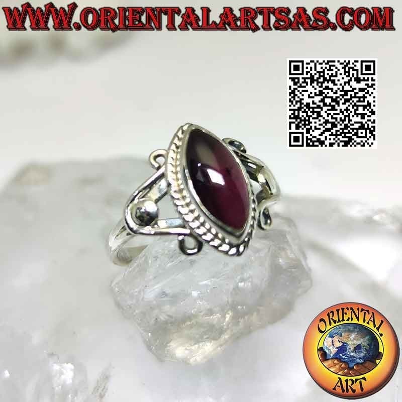 Silberring mit Shuttle-Cabochon-Granat an Fassung mit U-Haken