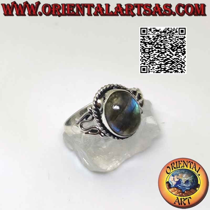 Bague en argent avec labradorite ovale et serpentine sur les côtés