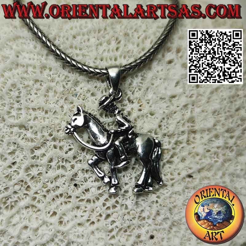 Colgante de plata con forma de vaquero a caballo (perfil)