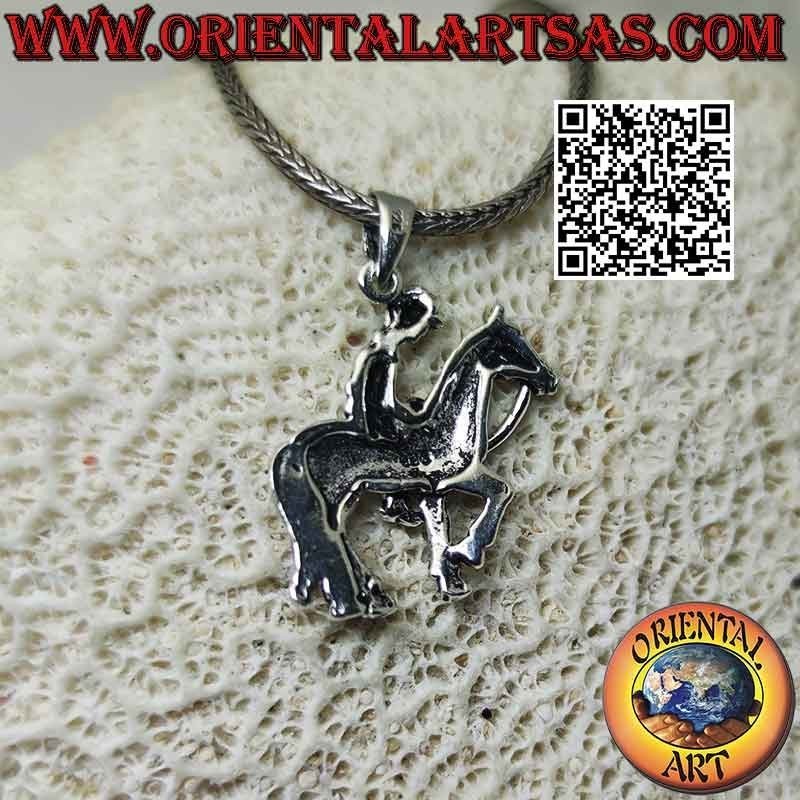 Ciondolo in argento a forma di cowboy a cavallo di profilo