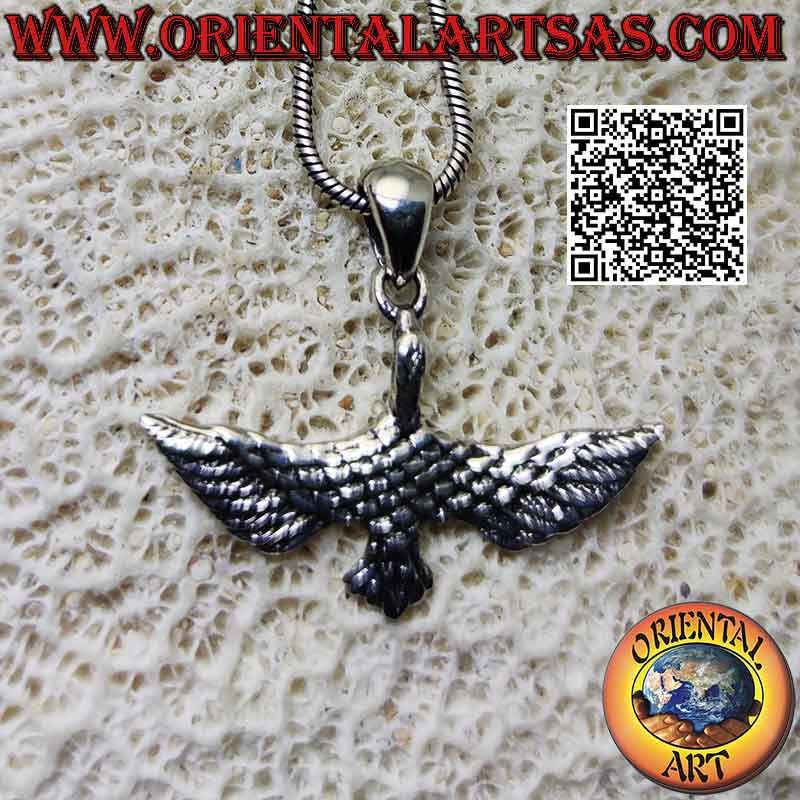 Silberanhänger in Form eines fliegenden Reihers mit ausgebreiteten Flügeln (Draufsicht)