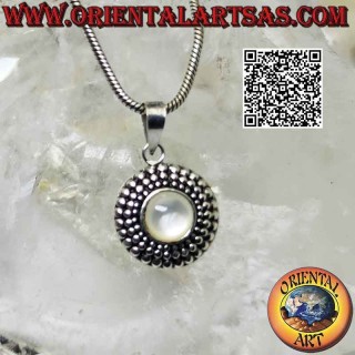 Pendentif en argent avec nacre ronde et triple rangée de boules en croissance