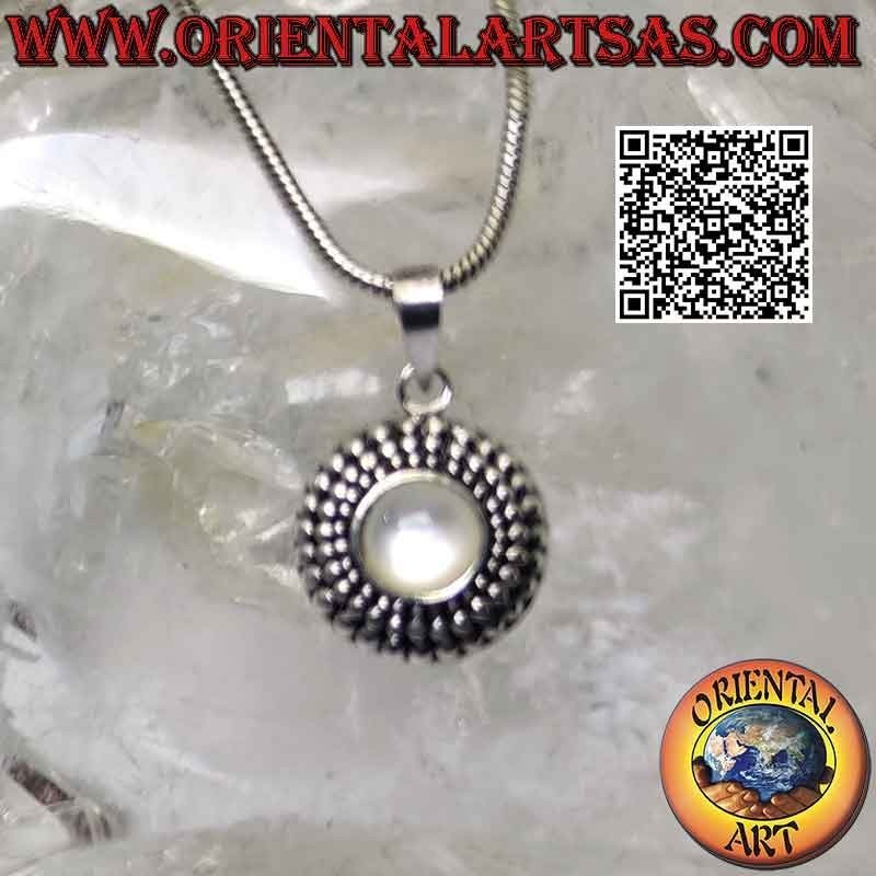 Pendentif en argent avec nacre ronde et triple rang de boules