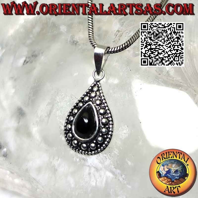 Silberanhänger mit tropfenförmigem Onyx und geprägtem Kugeldekor