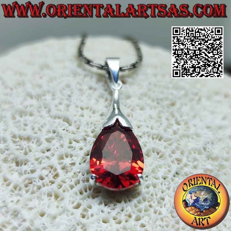 Silberanhänger mit oval facettiertem Granat und länglichem Haken