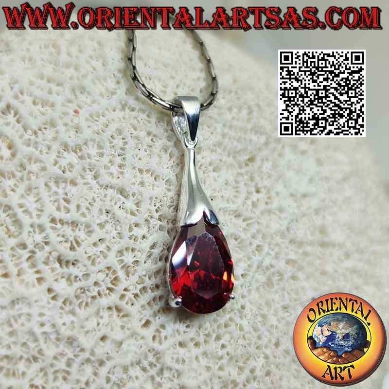 Silberanhänger mit oval facettiertem Granat und länglichem Haken