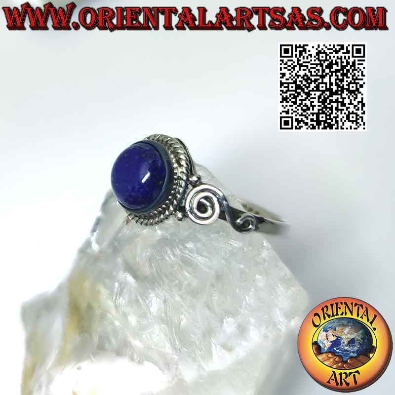 Bague en argent avec lapis-lazuli rond entouré de sphères et de spirales