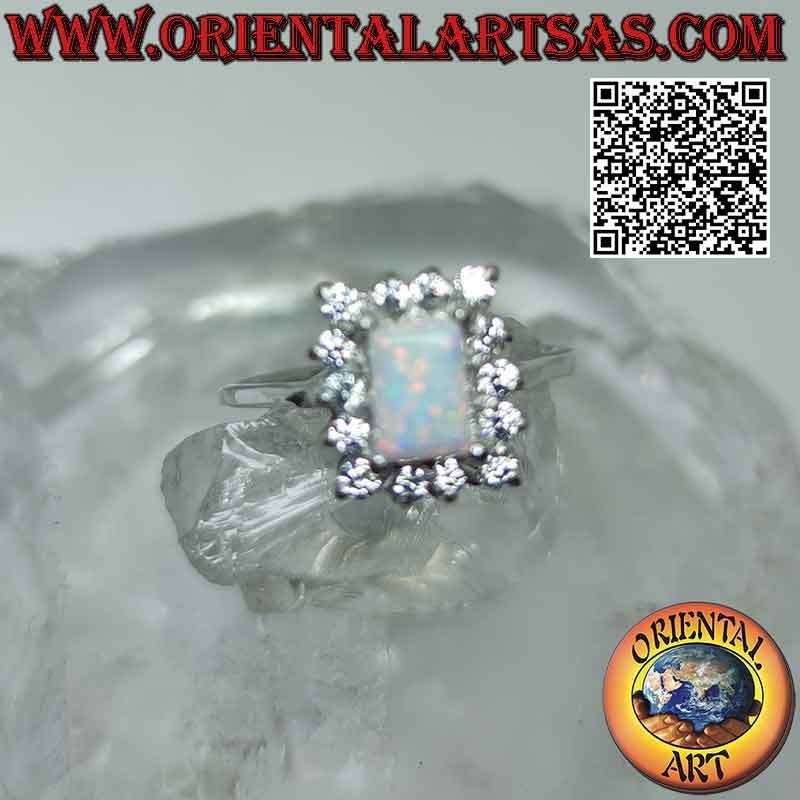 Bague en argent avec opale arlequin rectangulaire et zircons blancs