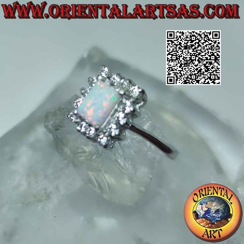 Anillo de plata con ópalo arlequín rectangular y circonitas blancas