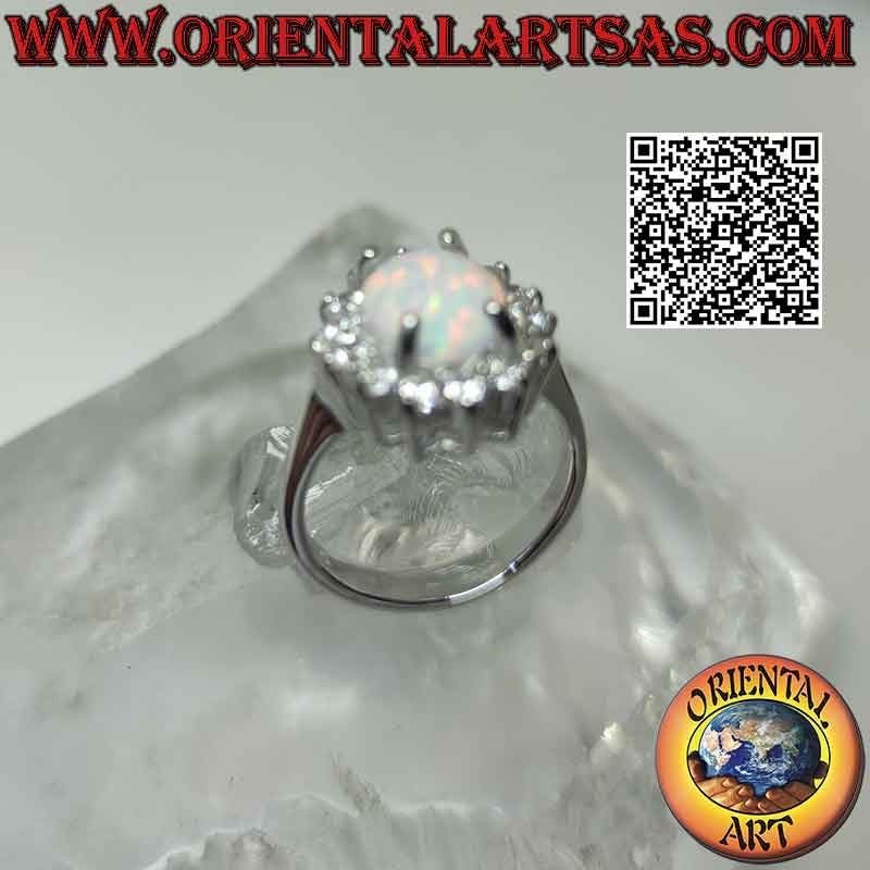 Anello in argento con opale arlecchino ovale contornato da zirconi