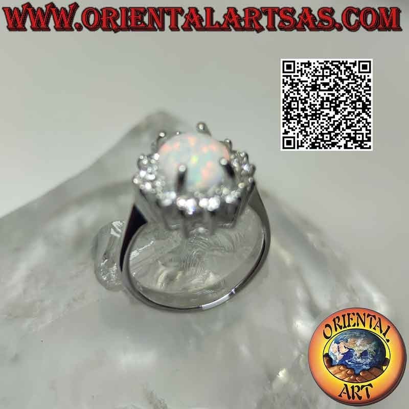 Anello in argento con opale arlecchino ovale contornato da zirconi