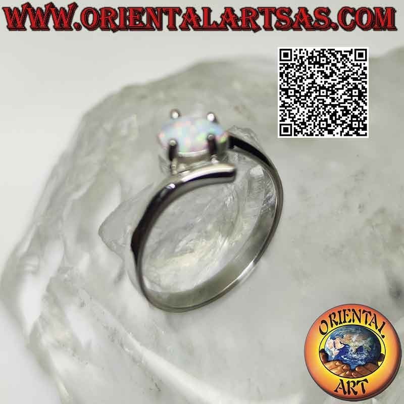 Anillo de plata con ópalo arlequín con cruz gota