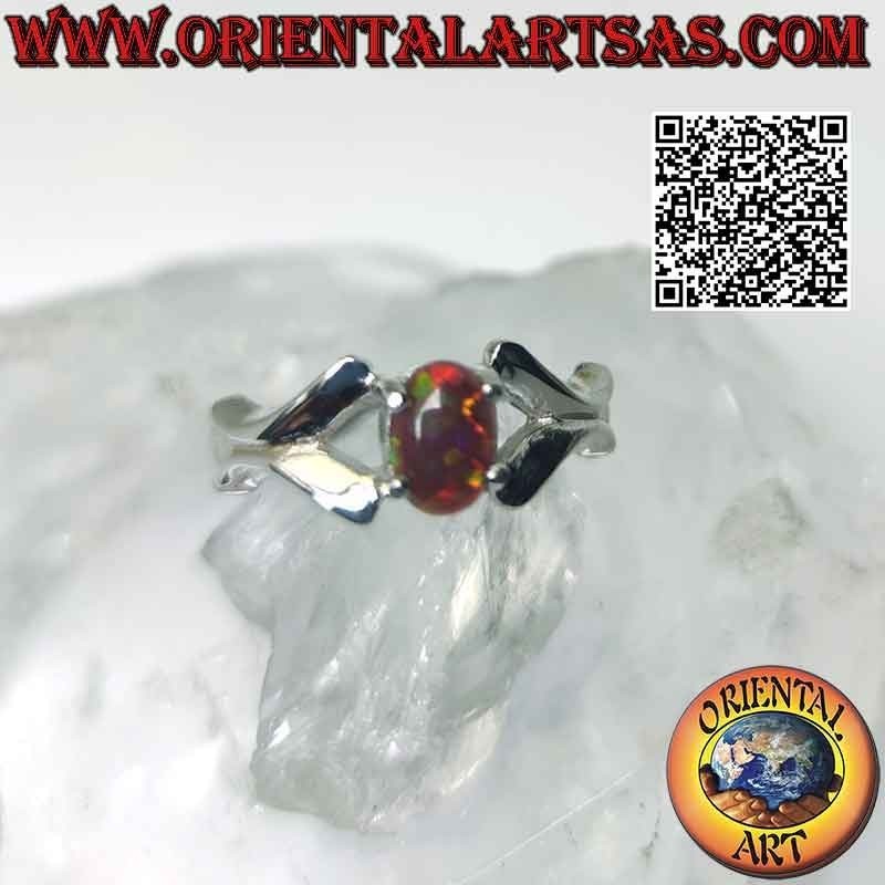 Anillo de plata con cabujón ovalado de ópalo de fuego engastado