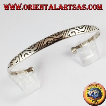 Bracciale in argento rigido con sole marchiato a mano