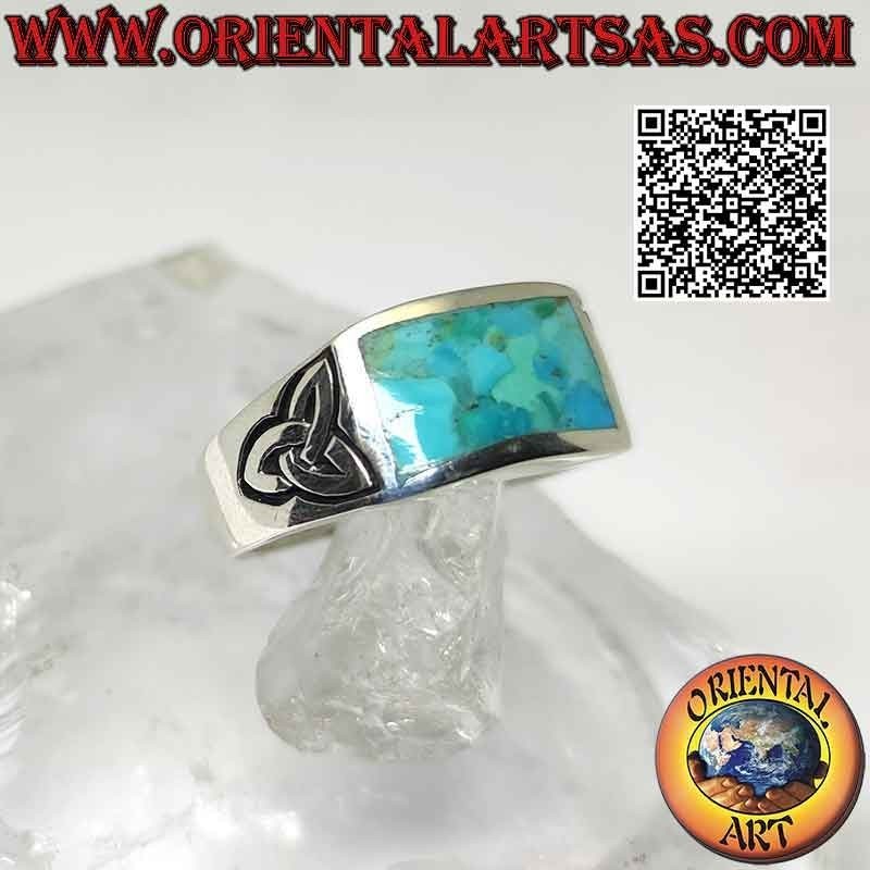 Anillo de plata con turquesa natural de Arizona y triquetra