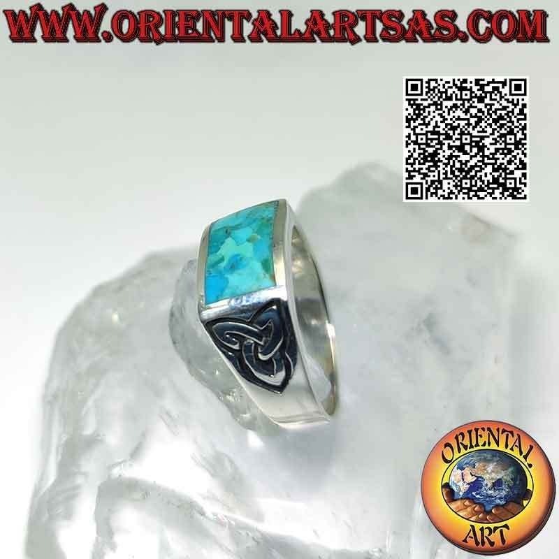 Anillo de plata con turquesa natural de Arizona y triquetra