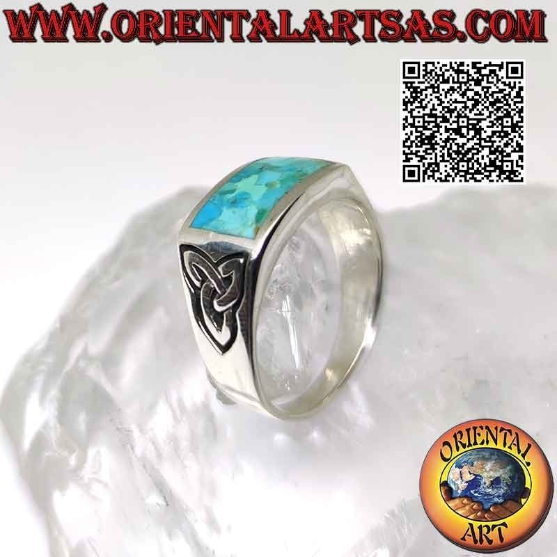 Anillo de plata con turquesa natural de Arizona y triquetra
