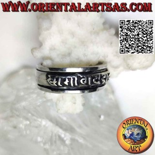 Anello in argento a fascia antistress liscio con mantra tibetano "OM MANI PADME HUM" in rilievo