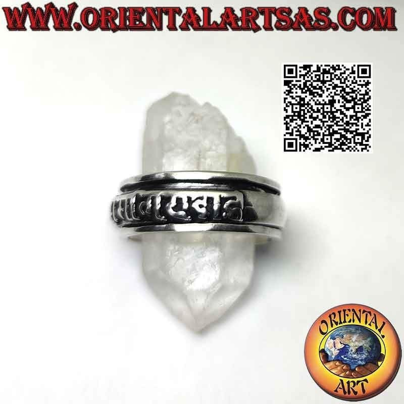 Anello in argento a fascia antistress liscio con mantra tibetano "OM MANI PADME HUM" in rilievo
