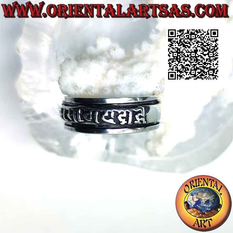 Anello in argento a fascia antistress liscio con mantra tibetano "OM MANI PADME HUM" in rilievo