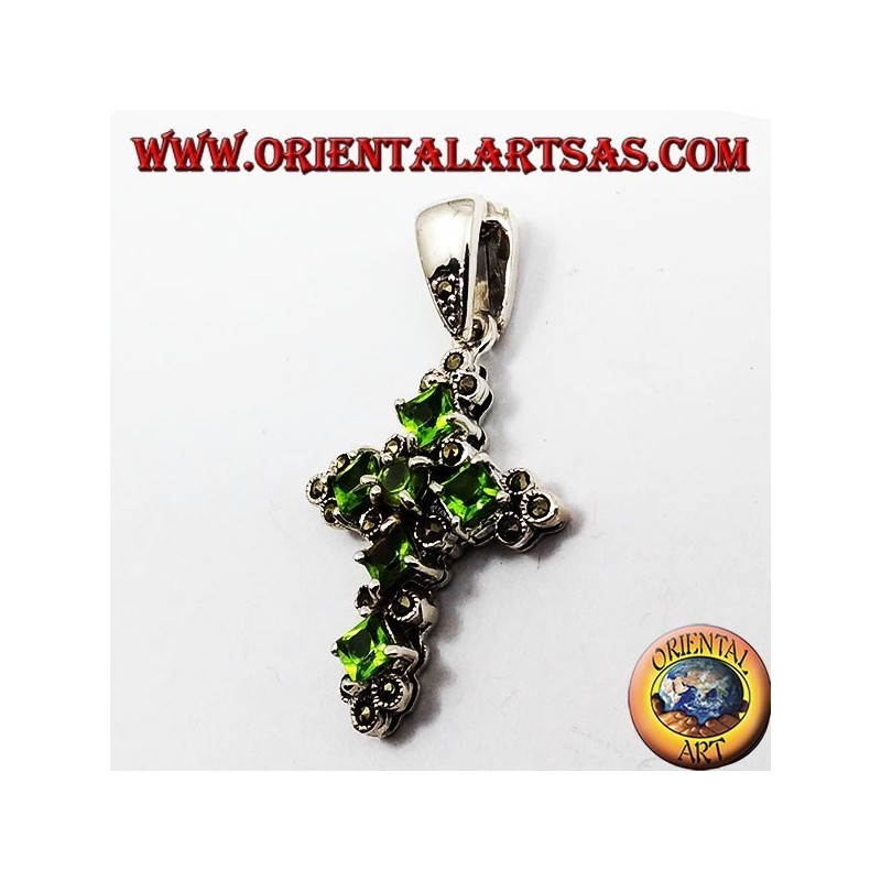 colgante, cruz de plata y marcassiti con seis peridoto