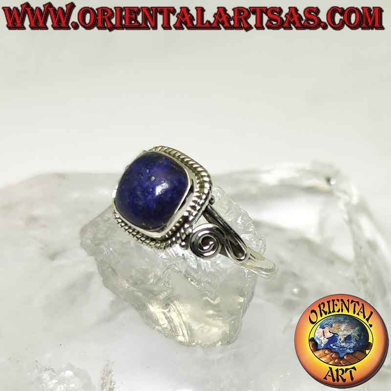 Anello in argento e lapislazzulo contornata da intreccio e spirale asimmetrici