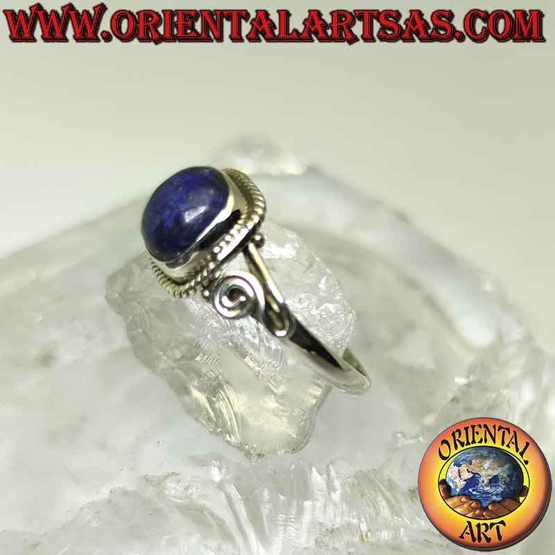 Anillo en plata y lapislázuli rodeado de entrecruzamiento asimétrico y espiral