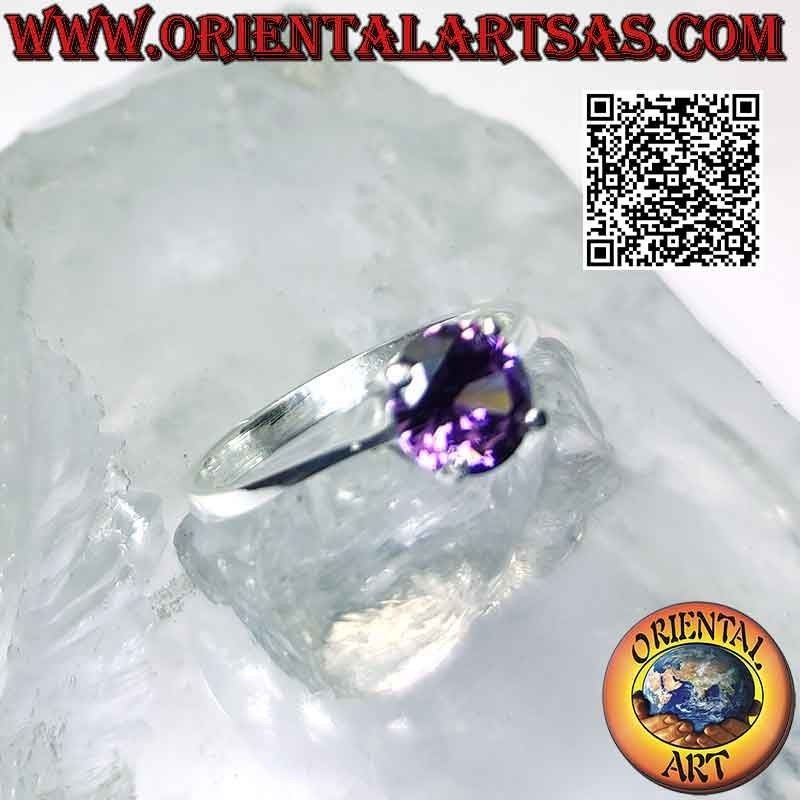 Anillo de plata con amatista redonda engastada en montura lisa