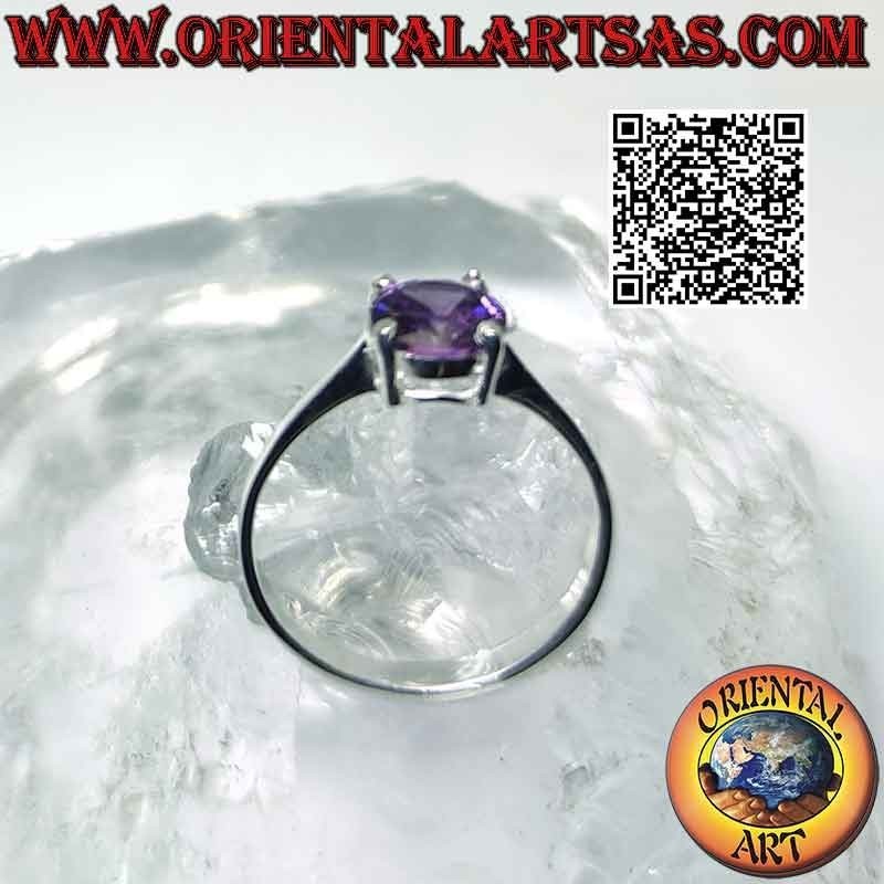 Bague en argent avec améthyste ronde sertie sur un sertissage lisse