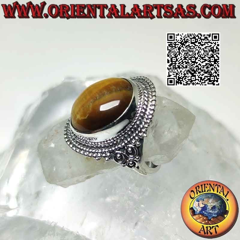 Anillo de plata con gran ojo de tigre y decoración de microesferas.