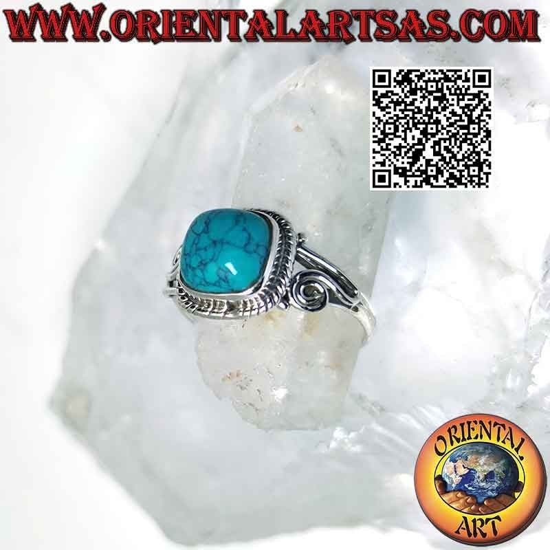 Anello in argento con turchese cabochon e spirale asimmetrica sui lati