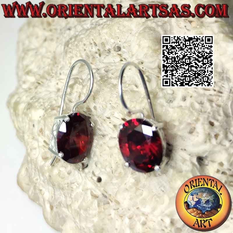 Boucles d'oreilles en argent avec grenat facetté et découpe "S"
