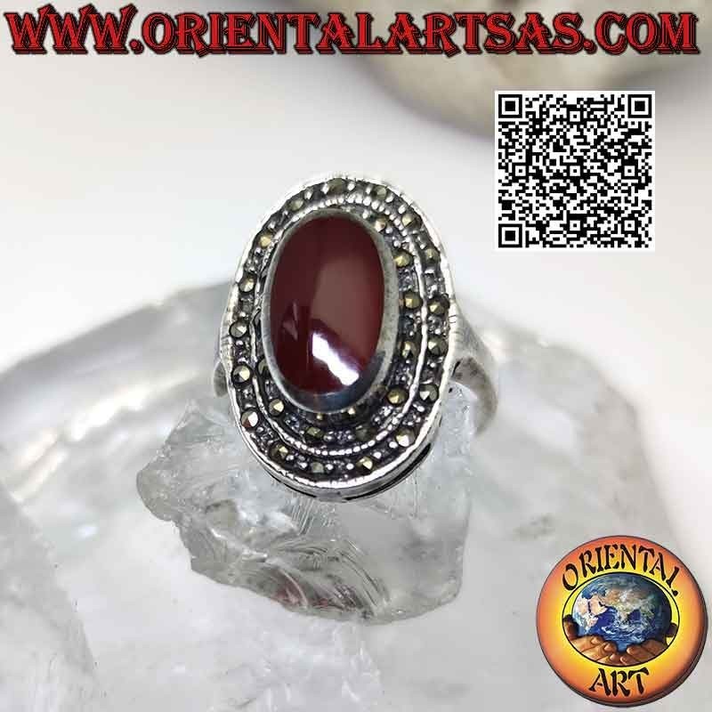 Anello in argento con corniola ovale e doppia fila di marcasite