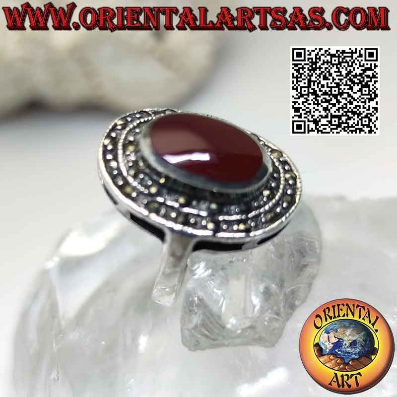 Bague en argent avec cornaline ovale et double rang de marcassite