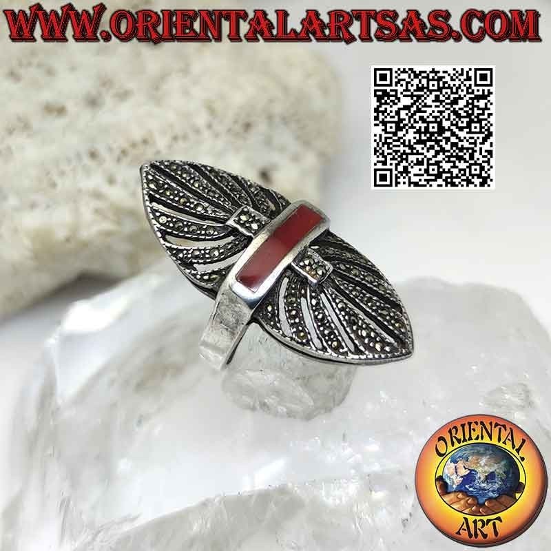 Anello in argento a navetta tempestata di marcasite e fascetta centrale di corniola