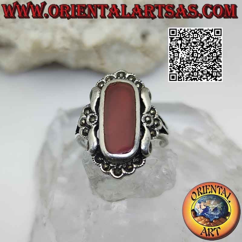 Anello in argento corniola su montatura elegante con marcasite