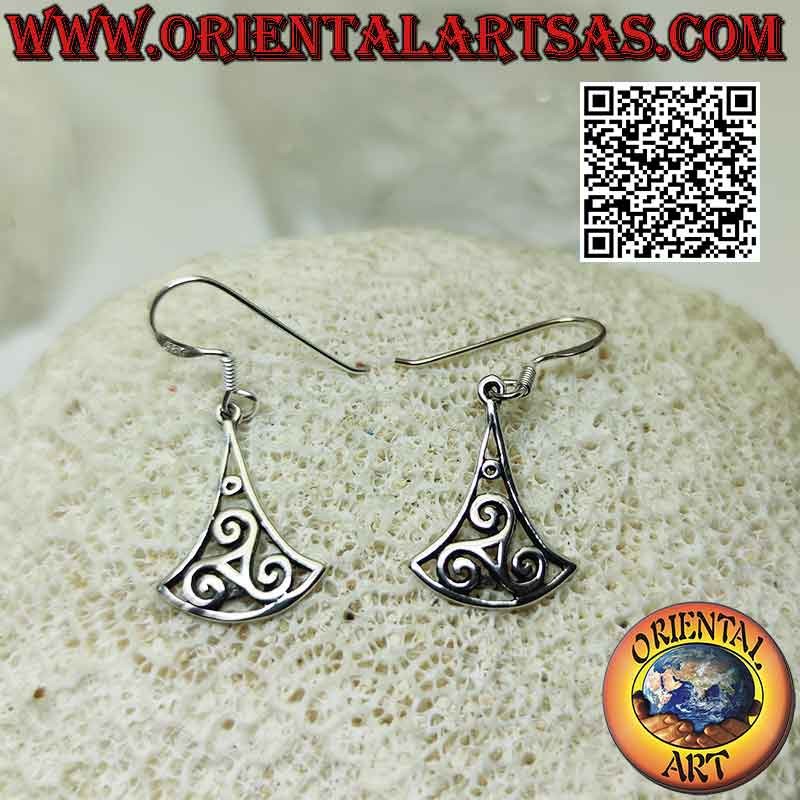 Boucles d'oreilles en argent triskele (triskell, triskelion) dans le triangle