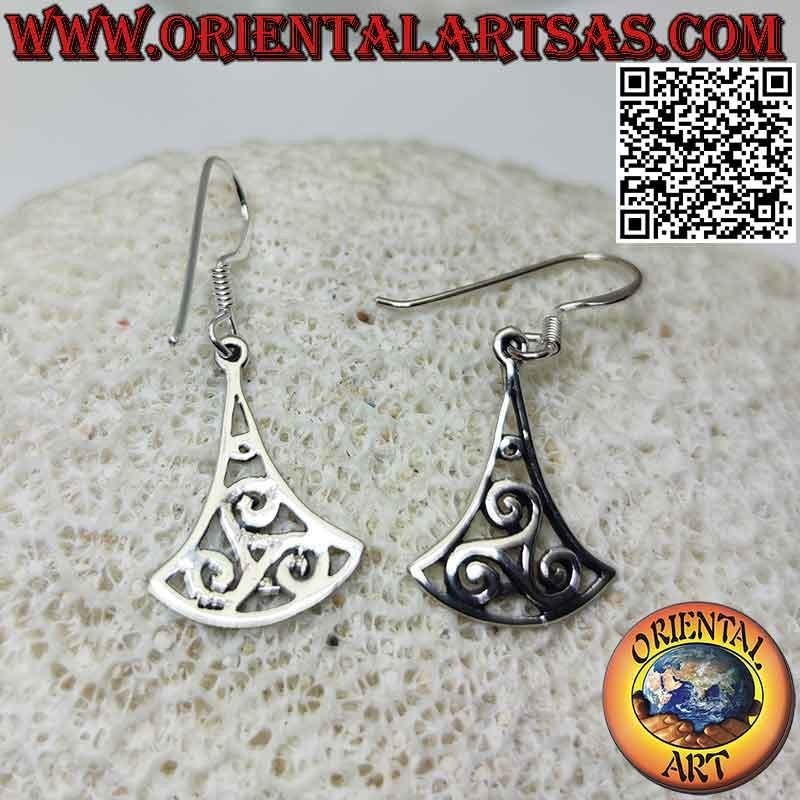 Boucles d'oreilles en argent triskele (triskell, triskelion) dans le triangle