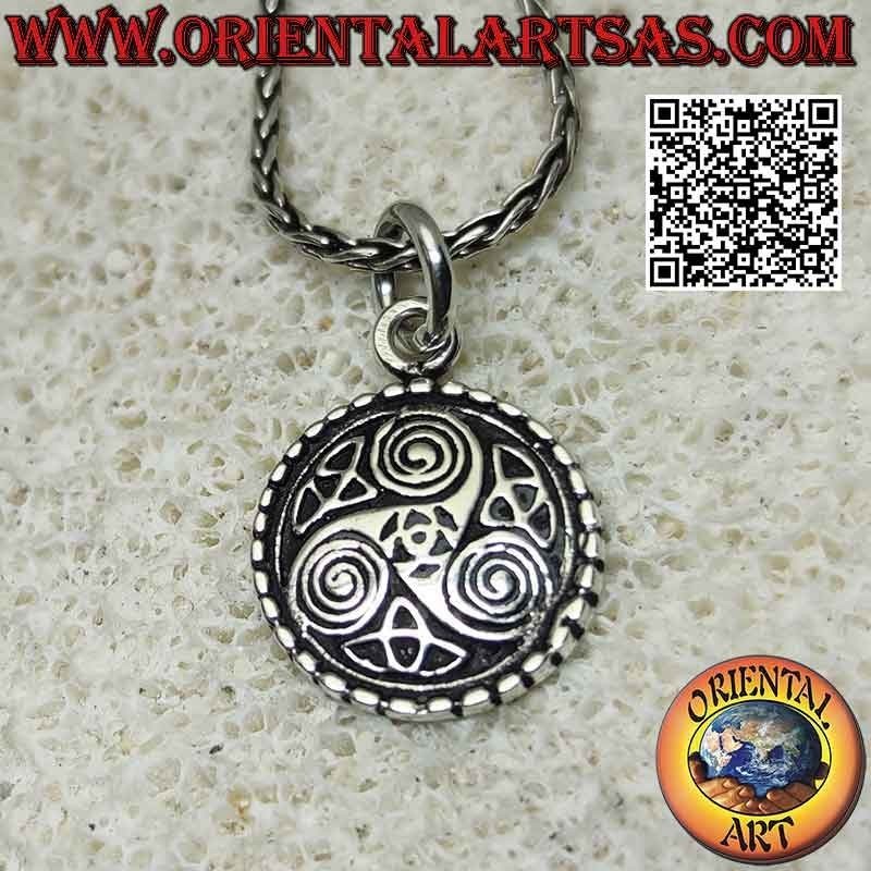 Ciondolo in argento, medaglietta con Triskele e tre triquetra