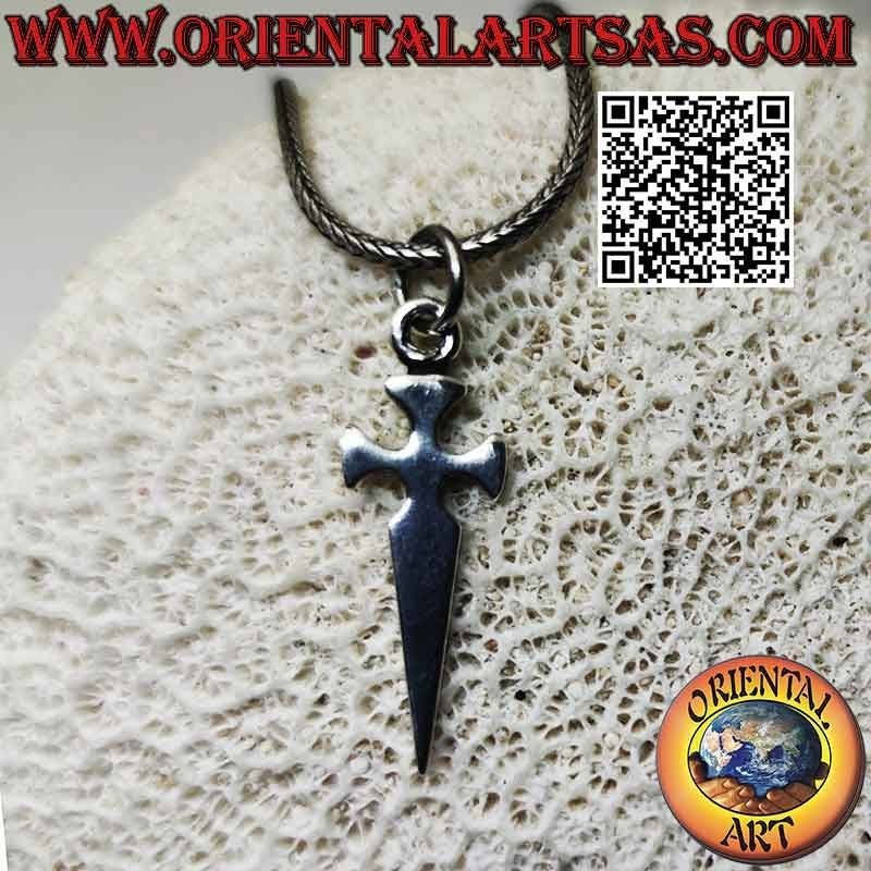 Pendentif en argent en forme de poignard avec une croix des Templiers