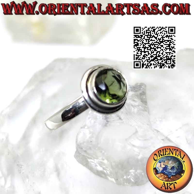 Silver ring with round peridot and smooth protruding edge