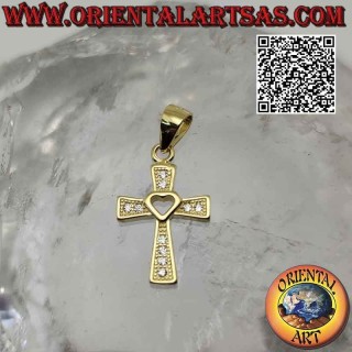 Colgante de plata, cruz cristiana latina tachonada de circonitas redondas y con un corazón en el centro (chapado en oro)