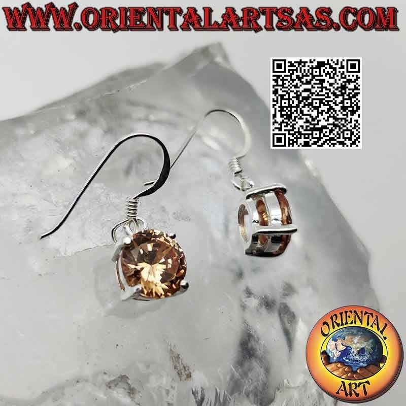 Boucles d'oreilles en argent avec zircon rond champagne sur monture lisse