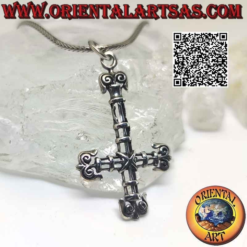 Pendentif en argent, la "croix de Saint-Pierre" ou croix anti-chrétienne