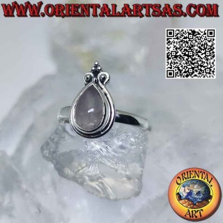 Silberring mit Cabochon-Tropfen-Rosenquarz, glatter Kante und Kronenlilie