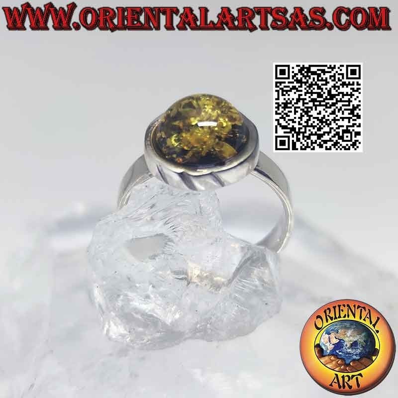 Bague en argent avec ambre rond vert et anneau lisse de 4 mm